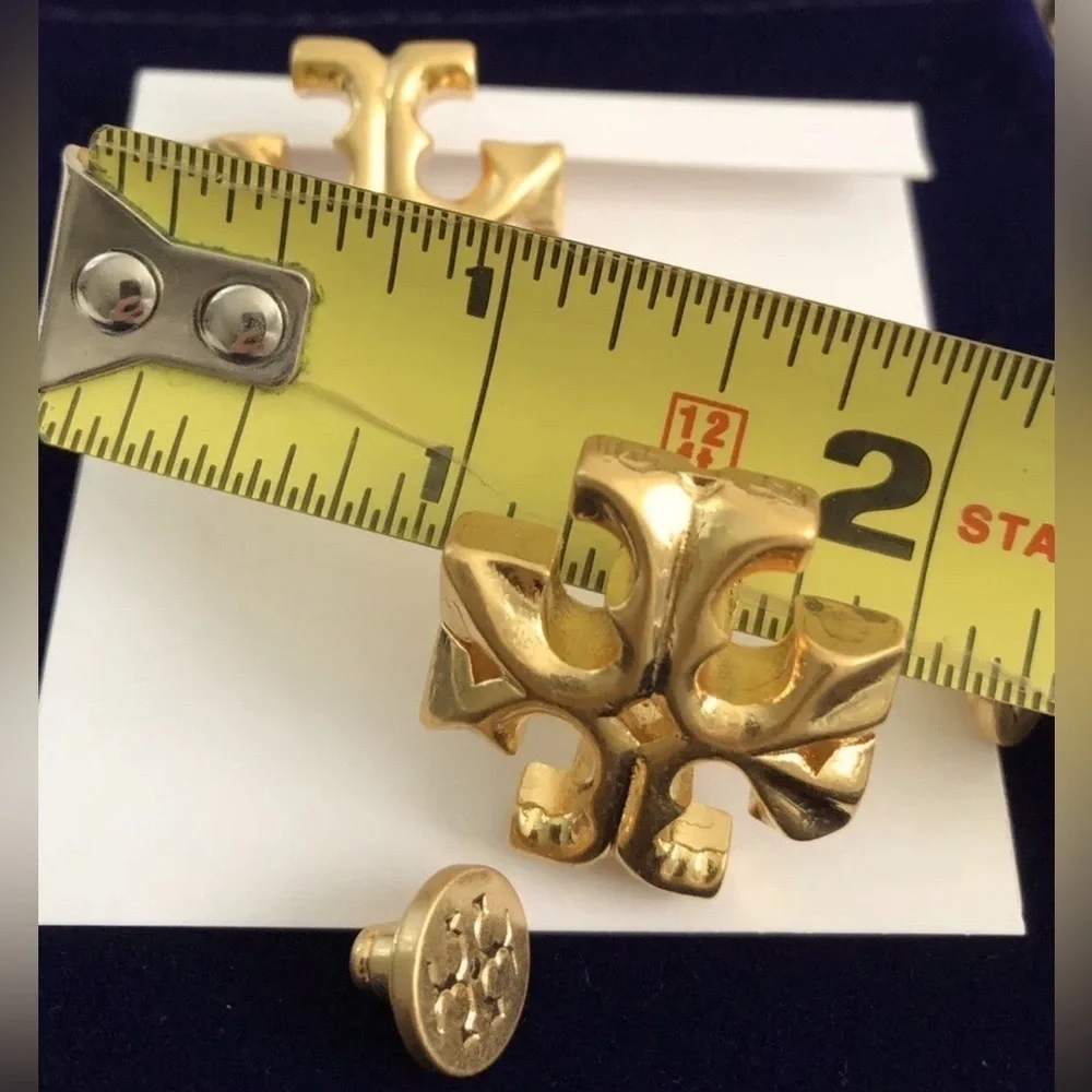 🔥🔥Authentic Designer Medium Earrings At Awesome Prices To Buy Now & Save Firm